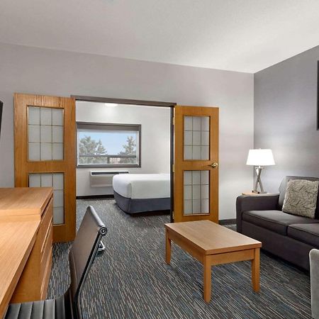 Wingate By Wyndham Lethbridge Hotel Kültér fotó